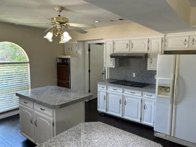 Building Photo - 3101 Jomar Dr