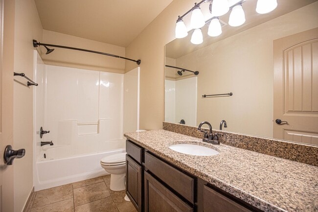 Building Photo - Cozy 3 Bed 2 Bath You've Been Looking For!