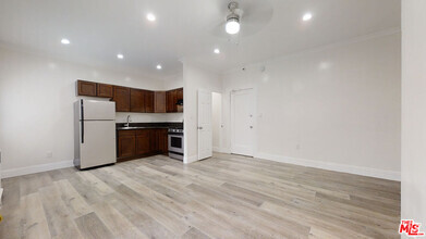 Building Photo - 334 Heliotrope Dr