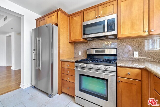 Building Photo - 2230 S Bentley Ave