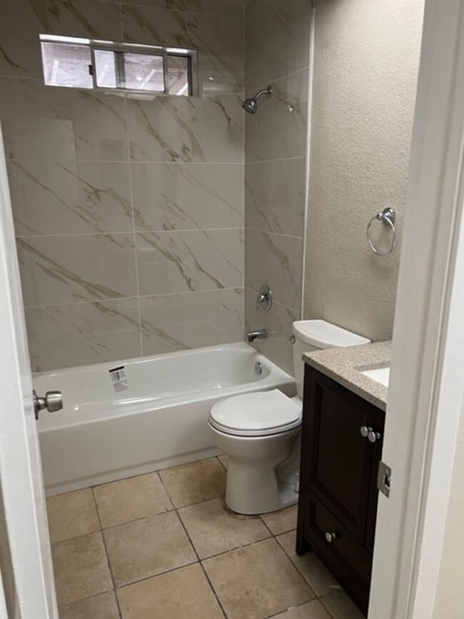 Building Photo - Spacious 4BR Cul-de-Sac Home with Large Backyard & Attached Garage