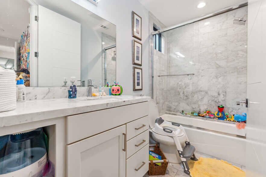 Building Photo - 2202 Felton Ln