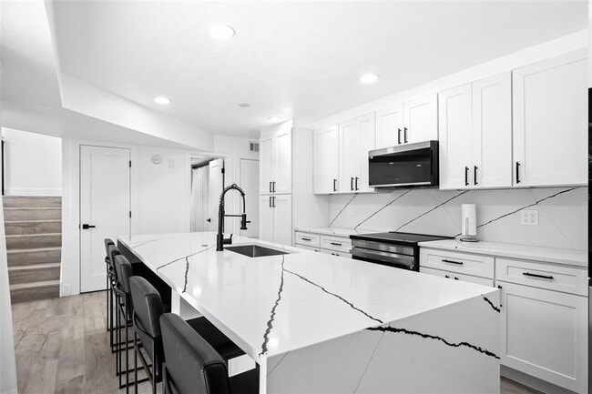 Building Photo - 613 Olympic Dr