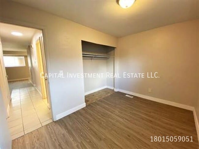 Building Photo - 2531 S Parkcrest Dr