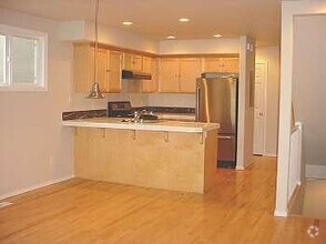 Building Photo - 4 bedroom in Seattle WA 98105