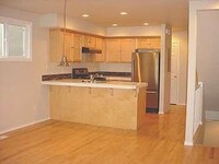 Building Photo - 4 bedroom in Seattle WA 98105