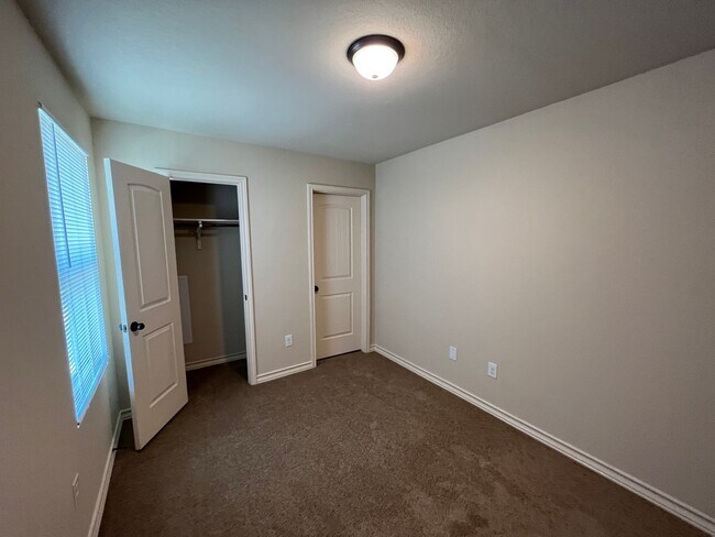 Building Photo - 7011 Micayla Cv