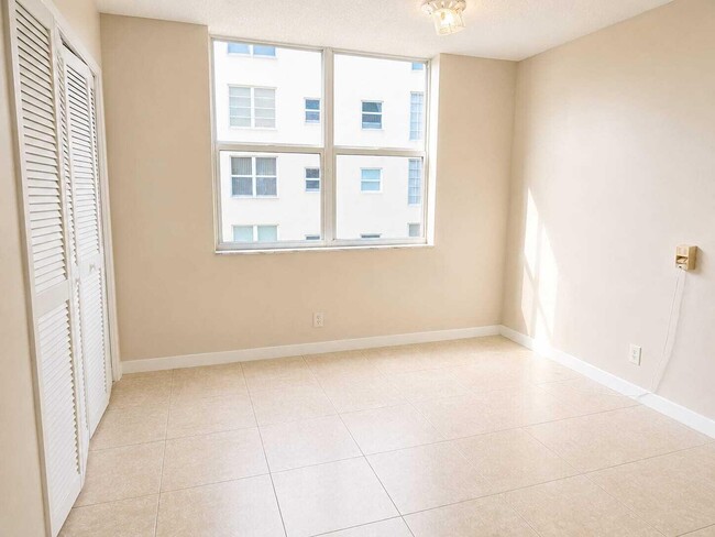Building Photo - 2681 S Course Dr