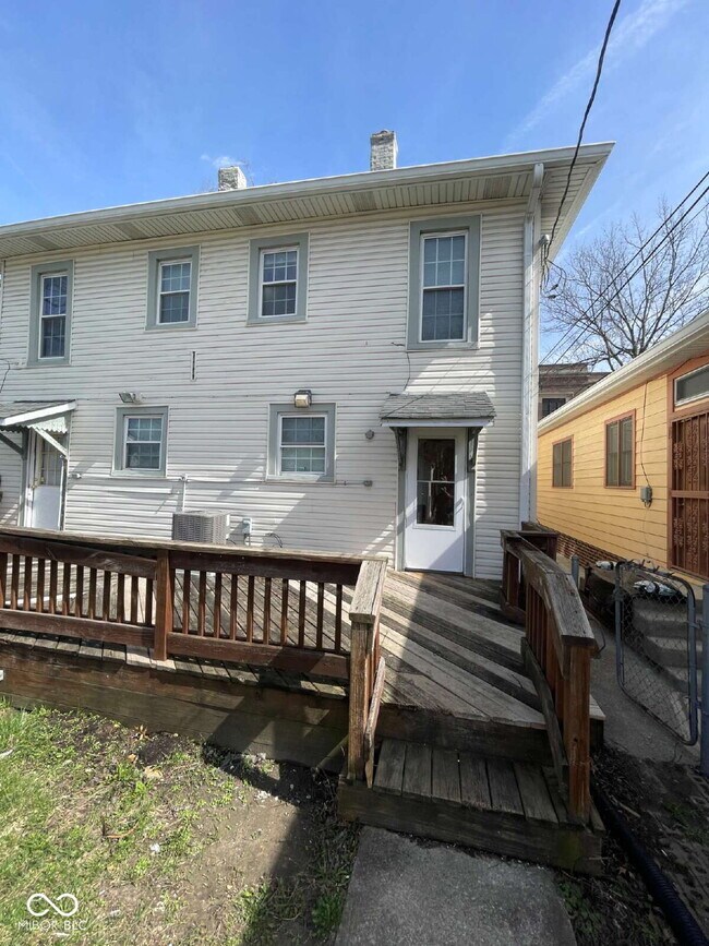 Building Photo - 324 N Linwood Ave