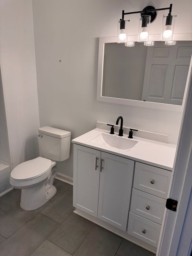 Building Photo - 3 Bedroom || 1 Bathroom Single Family Home
