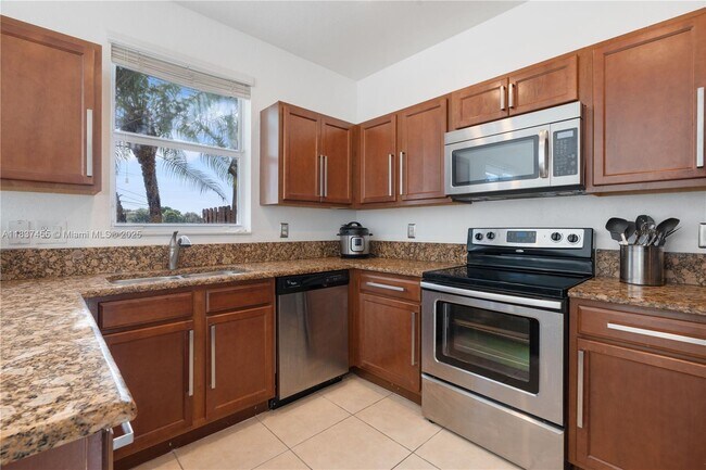Building Photo - 8618 NW 113th Ct
