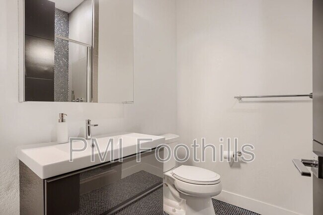 Building Photo - 2740 Hazel Ct