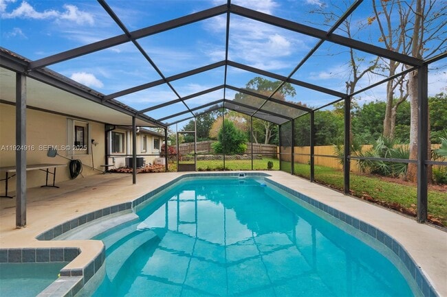 Building Photo - 168 Westwood Dr