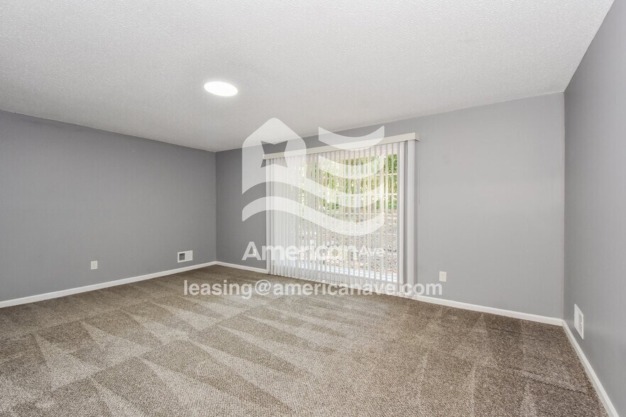 Building Photo - 630 White Falls Dr