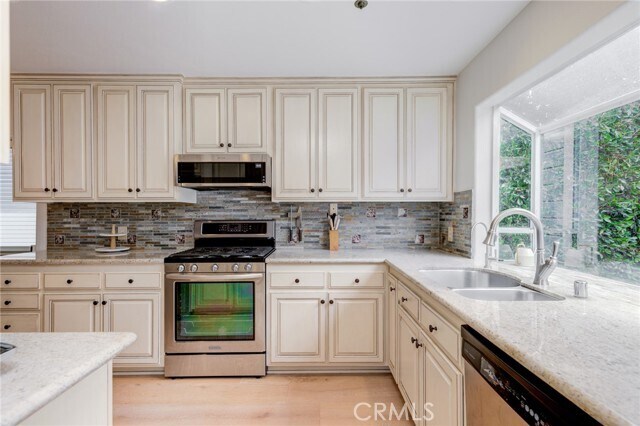 Building Photo - 1924 Ruhland Ave