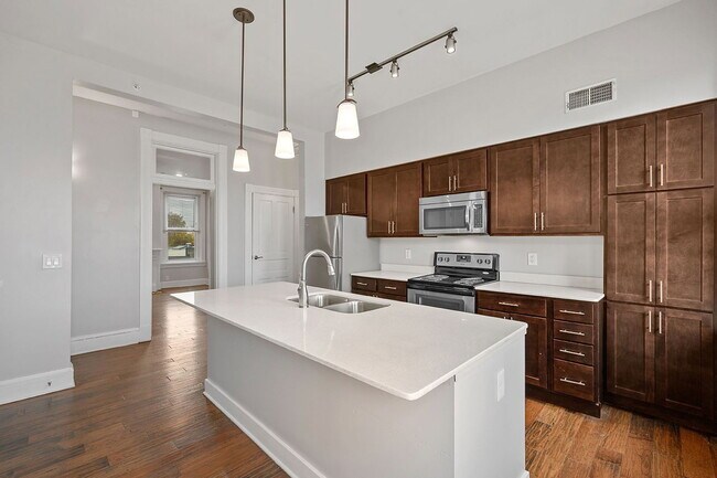 Building Photo - 975 E McMillan St