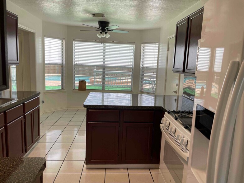 Building Photo - 4026 Almond Lake Dr