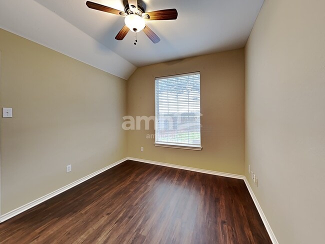 Building Photo - 210 Sparrow Hawk Dr