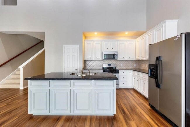 Building Photo - 1247 W 17th St