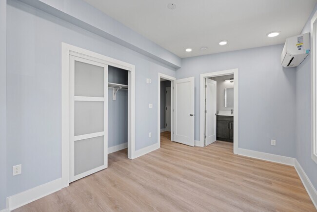 Building Photo - 4535 Avondale St