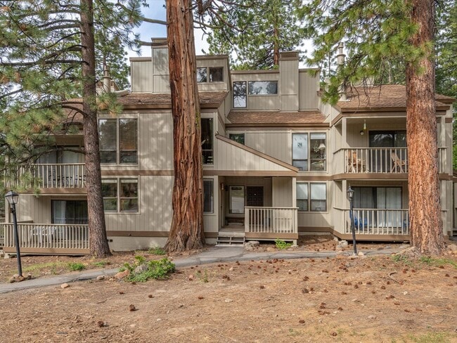 Primary Photo - SKI LEASE: Townhome w/Fireplace, 2 Decks &...