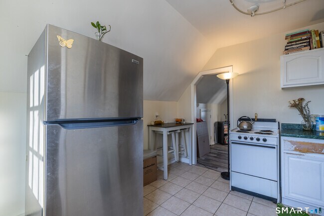 Building Photo - 795 Brewster St