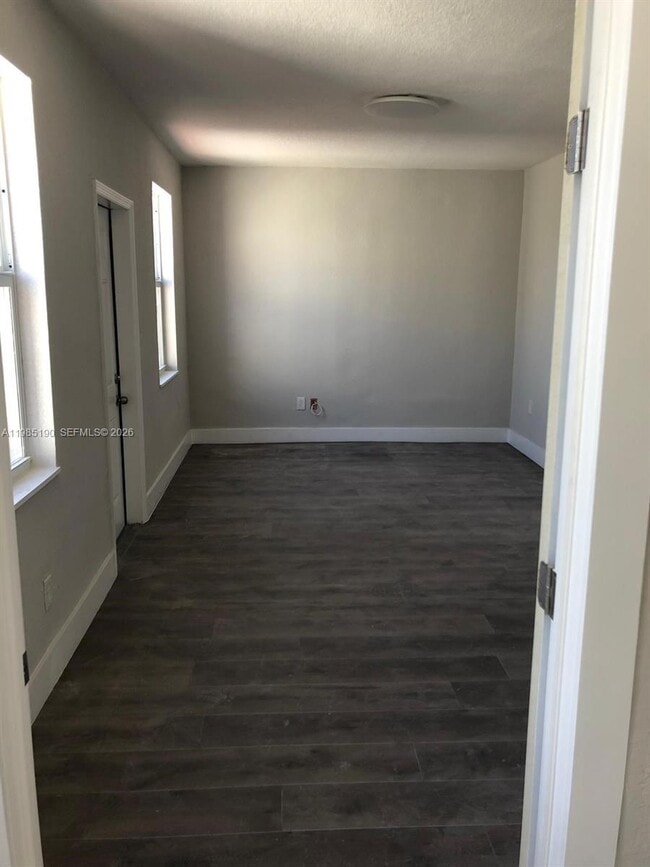 Building Photo - 1700 NW 22nd Ct