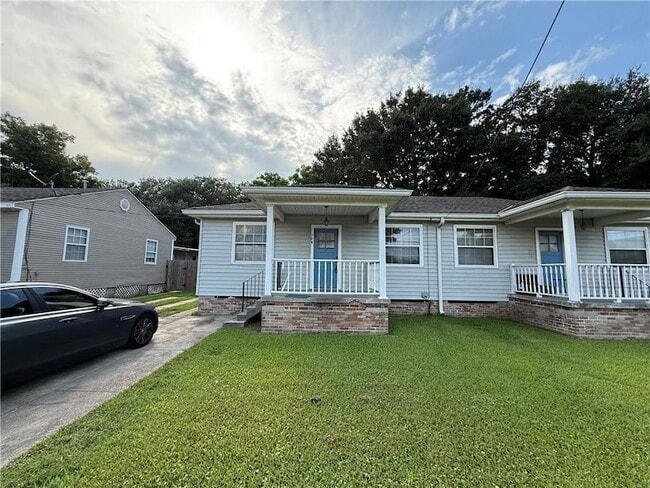 Primary Photo - 706 Community St