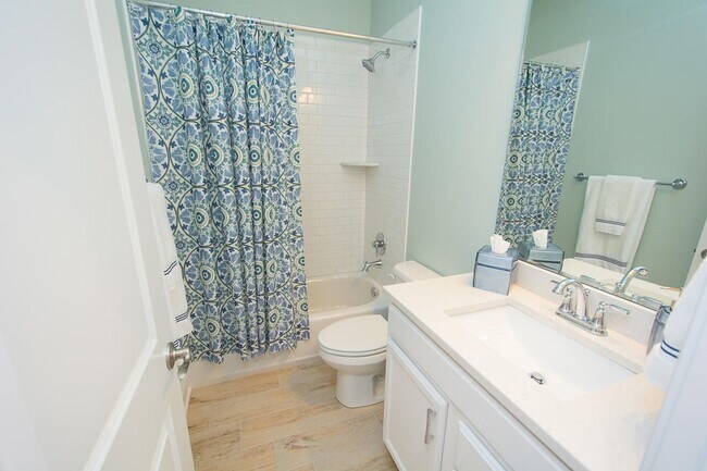 Building Photo - Norton Commons Fully Furnished Condo for Rent!