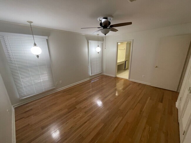 Building Photo - 607 Claymore Dr