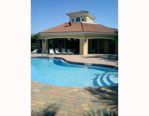 Building Photo - 2757 S Evergreen Cir