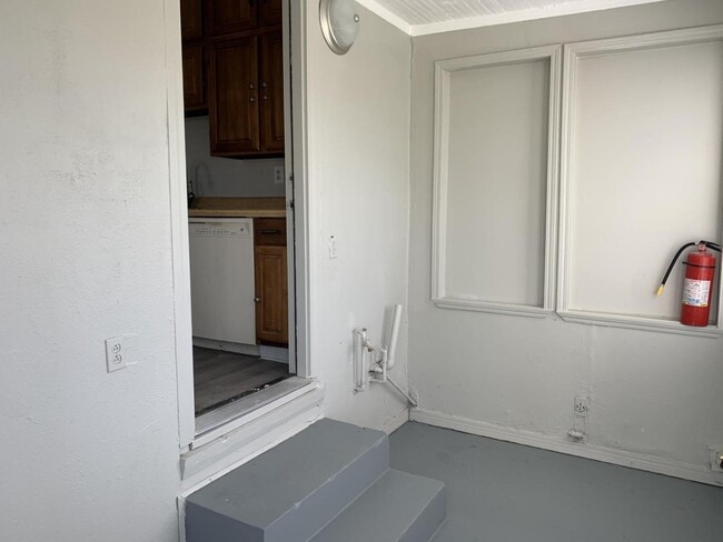 Building Photo - 204 E Fairchild Dr