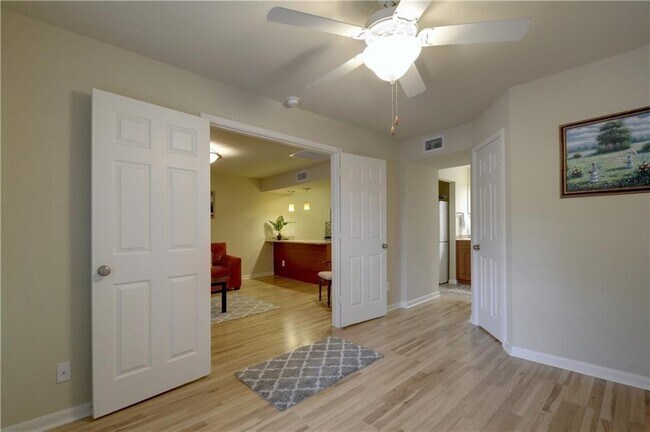 Building Photo - 7685 Northcross Dr