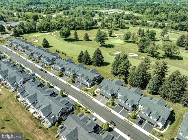 Building Photo - 2 Dogleg Ln