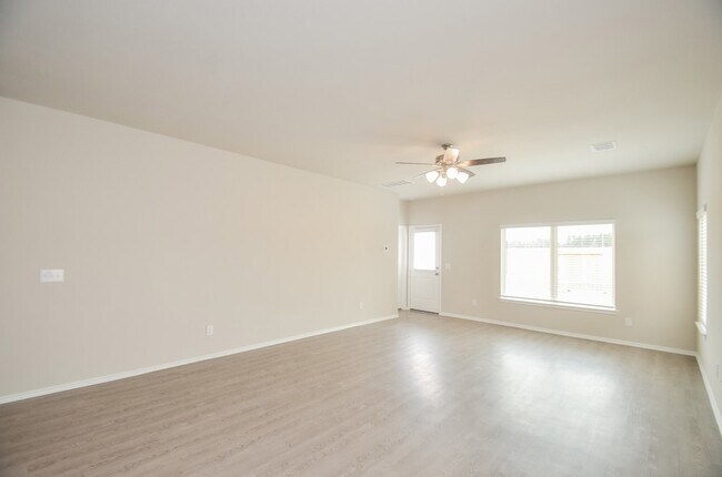 Building Photo - 25513 Blossom Ct