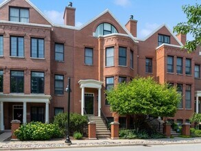 Building Photo - 2016 Valor Ct