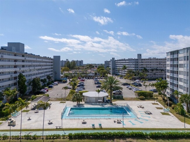 Building Photo - 1680 NE 191st St