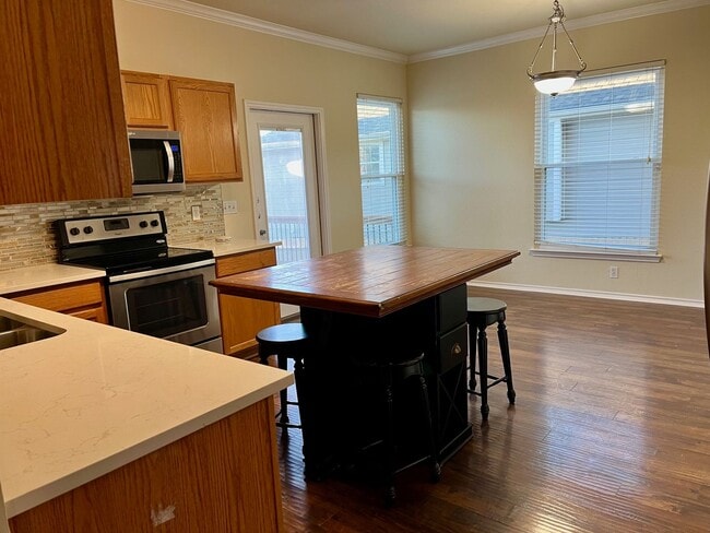 Building Photo - *Fantastic Home in Great Stone Oak Location*