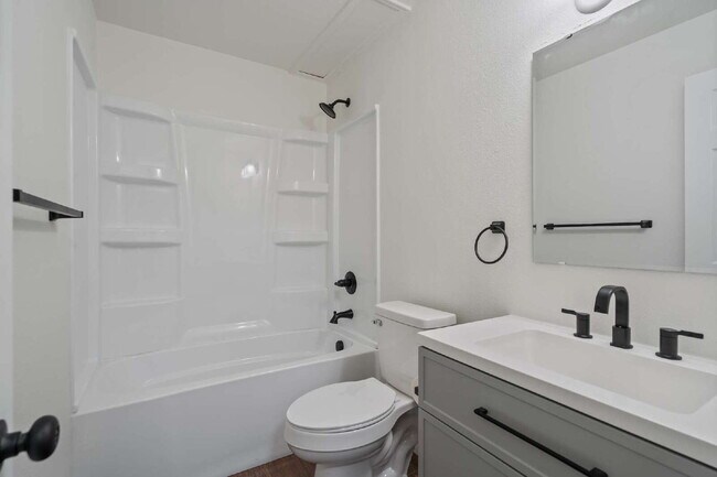 Building Photo - Completely renovated two bedroom!