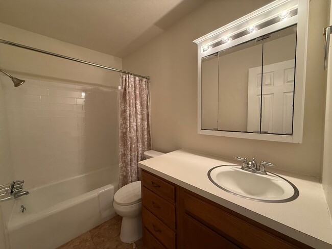 Building Photo - AUGUST PRE-LEASE!  3 Bed, 2 Bath Within Wa...