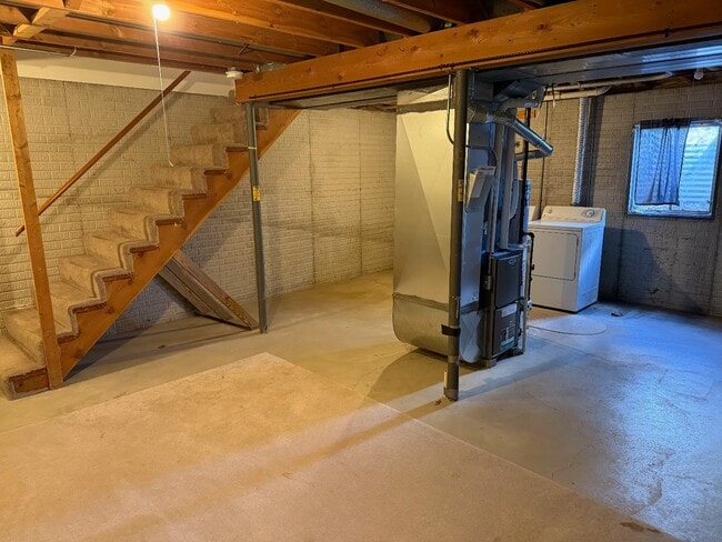 Building Photo - 315 E Van Dorn St