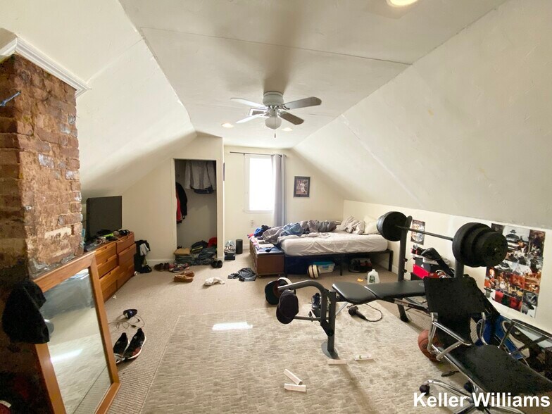 Building Photo - 61 Hillside St