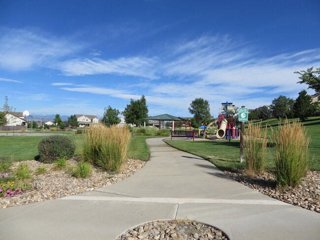 Building Photo - Large 4 bed with study and loft  in Vista Pointe