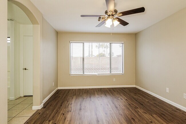 Building Photo - 15550 N Naegel Dr