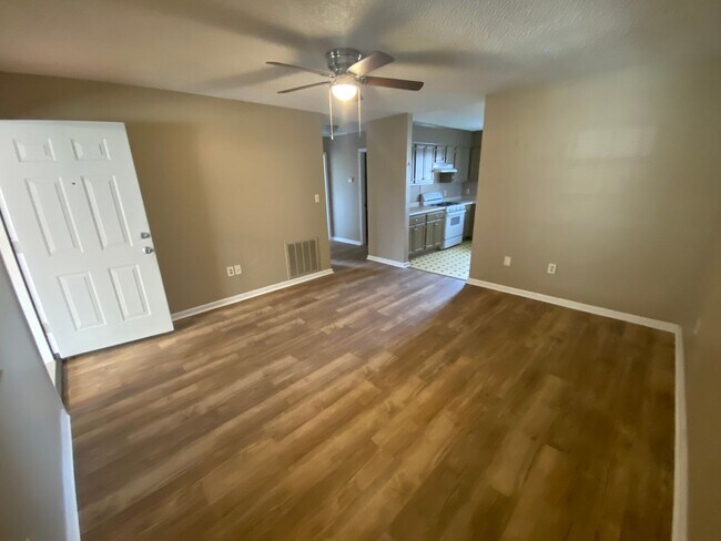 Building Photo - 205 Main