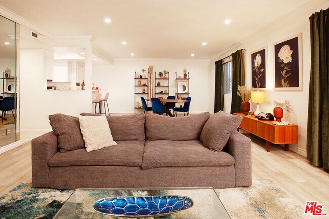 Building Photo - 6708 Hillpark Dr