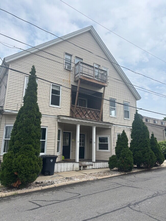Building Photo - Spacious 4-Bedroom Apartment in Nashua, NH - Don't Miss Out!