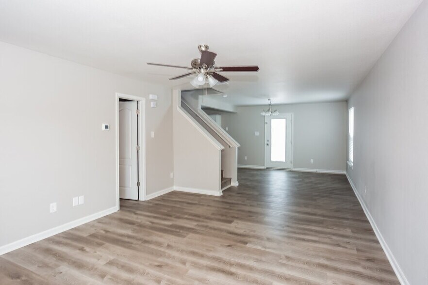 Building Photo - 1350 Haestad Ct