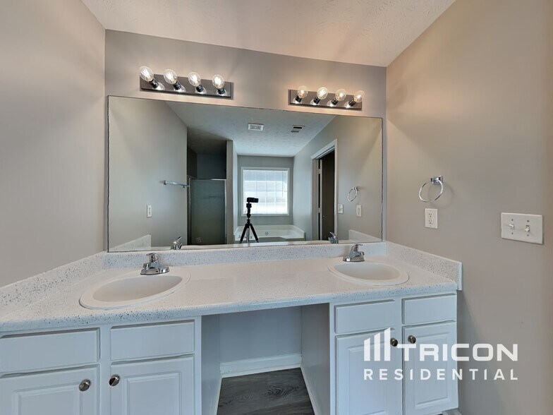 Building Photo - 3362 Kittery Dr SW