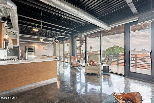 Building Photo - 4020 N Scottsdale Rd